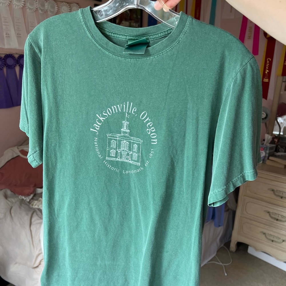 Vintage style green Oregon t-shirt!